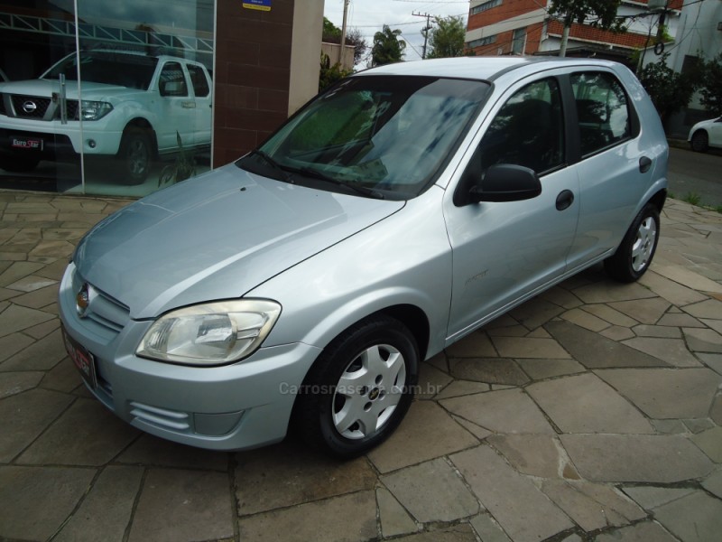 CHEVROLET - CORSA - 2010/2011 - Branca - R$ 28.900,00 - GW Multimarcas