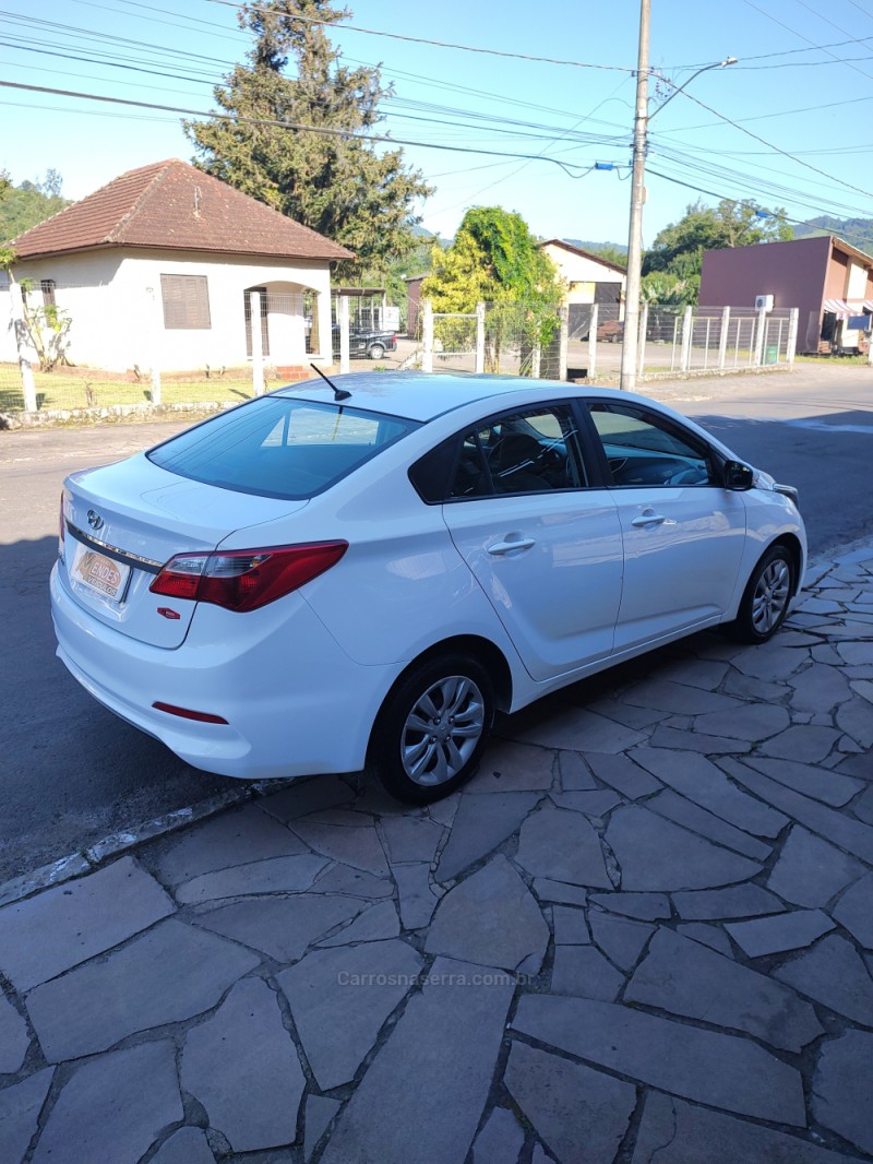 HB20S 1.0 COMFORT PLUS 12V FLEX 4P MANUAL - 2018 - TRêS COROAS