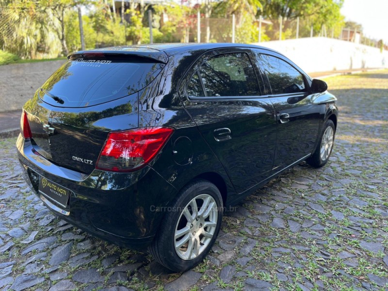 ONIX 1.4 MPFI LTZ 8V FLEX 4P MANUAL - 2016 - IVOTI