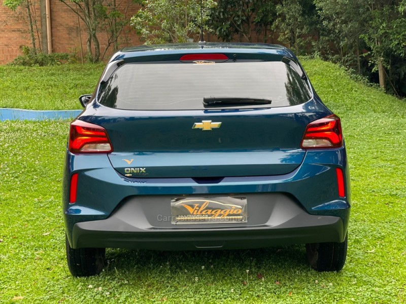 CHEVROLET - ONIX - 2022/2023 - Azul - R$ 75.000,00 - Vilaggio Multimarcas