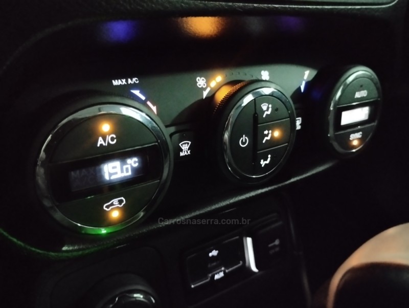 RENEGADE 2.0 16V TURBO DIESEL LONGITUDE 4P 4X4 AUTOMÁTICO - 2017 - NOVO HAMBURGO