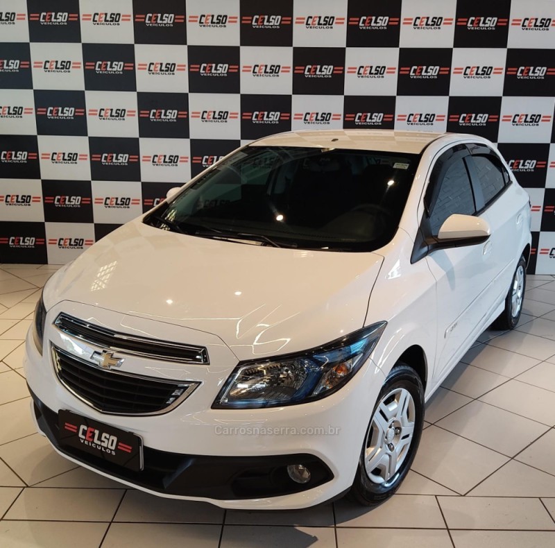 Carro Usado CHEVROLET ONIX 1.0 MPFI LT 8V FLEX 4P - 2014 - São