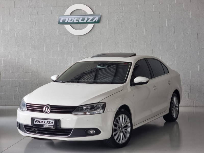 JETTA 2.0 COMFORTLINE FLEX 4P TIPTRONIC - 2015 - FARROUPILHA