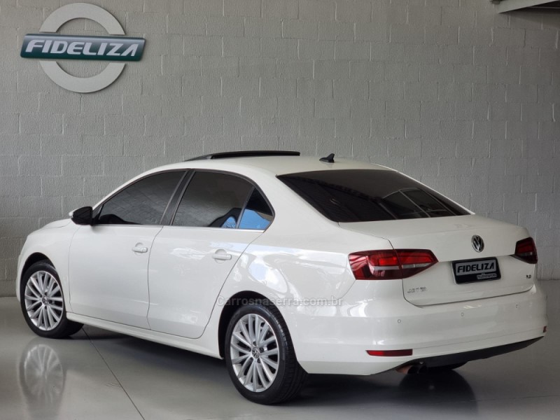 JETTA 2.0 COMFORTLINE FLEX 4P TIPTRONIC - 2015 - FARROUPILHA