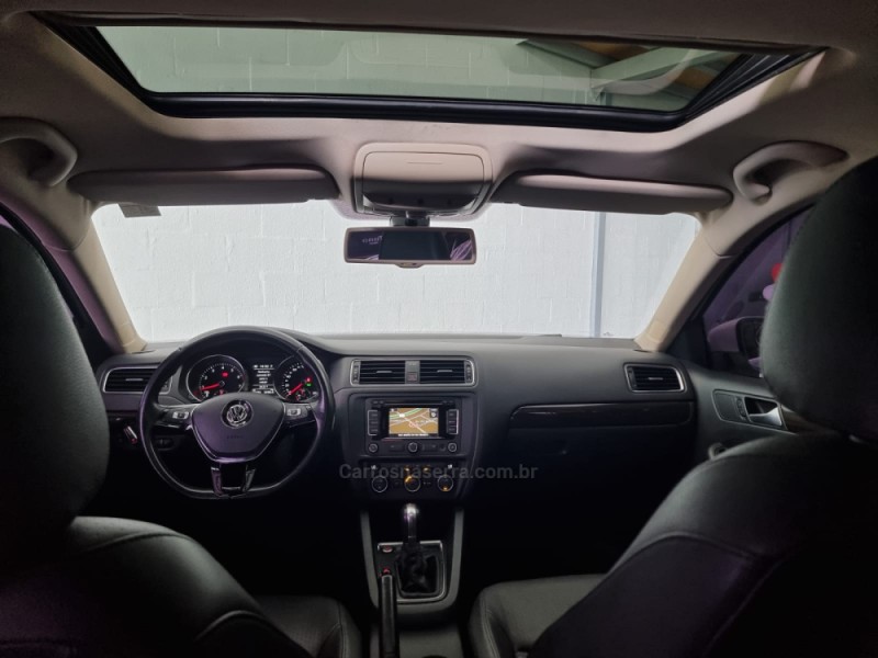 JETTA 2.0 COMFORTLINE FLEX 4P TIPTRONIC - 2015 - FARROUPILHA
