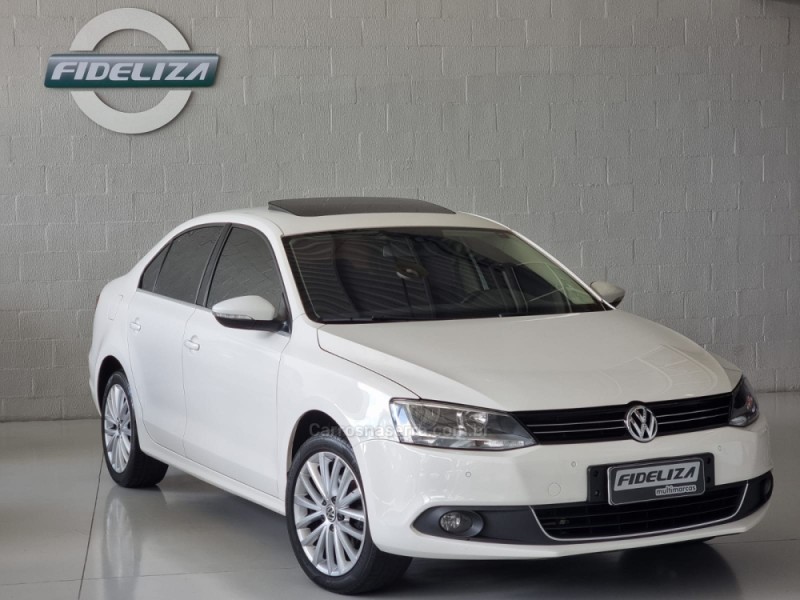 JETTA 2.0 COMFORTLINE FLEX 4P TIPTRONIC - 2015 - FARROUPILHA