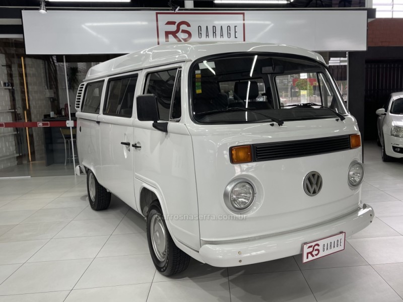 KOMBI 1.6 MI STD LOTAÇÃO 8V GASOLINA 3P MANUAL - 2001 - NOVO HAMBURGO