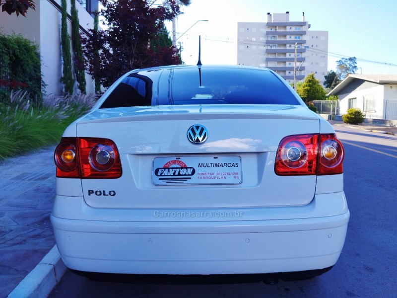 POLO SEDAN 1.6 MI 8V FLEX 4P MANUAL - 2011 - FARROUPILHA