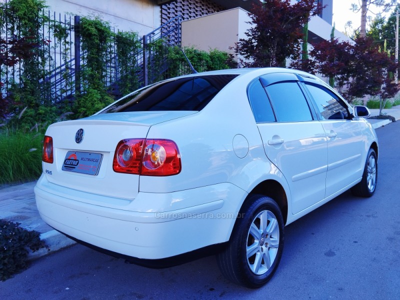 POLO SEDAN 1.6 MI 8V FLEX 4P MANUAL - 2011 - FARROUPILHA