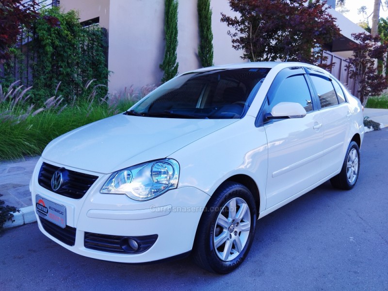 POLO SEDAN 1.6 MI 8V FLEX 4P MANUAL - 2011 - FARROUPILHA