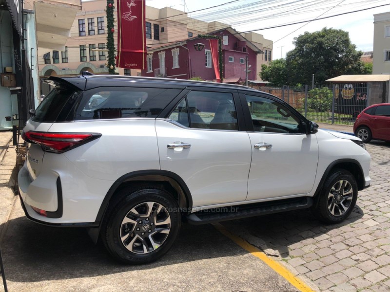 HILUX SW4 2.8 SRX 4X4 DIAMOND 16V TURBO DIESEL 4P 7 LUGARES AUTOMÁTICO - 2025 - GARIBALDI