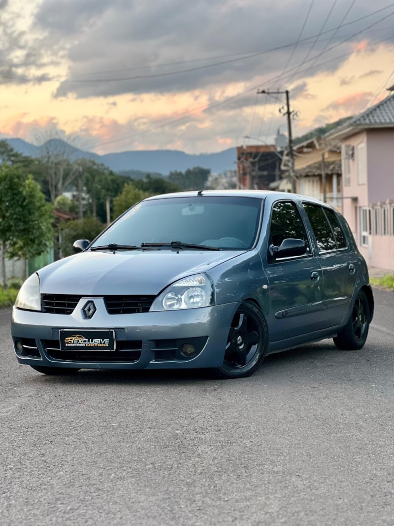 CLIO 1.0 CAMPUS 16V FLEX 4P MANUAL - 2011 - PAROBé