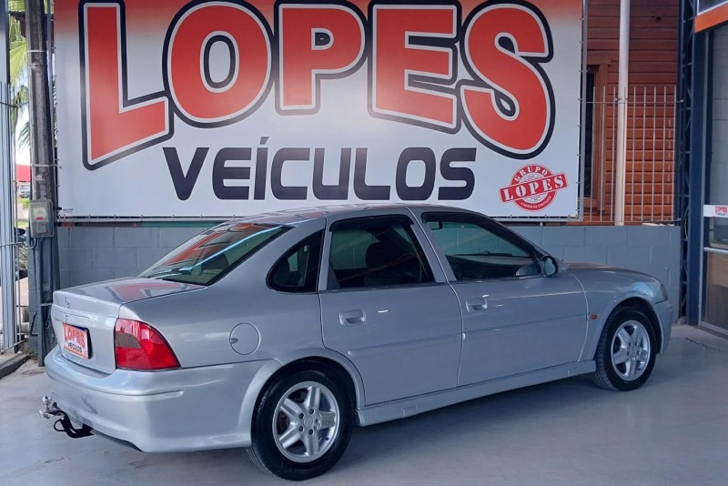 VECTRA 2.0 MPFI EXPRESSION 8V GASOLINA 4P MANUAL - 2002 - PORTãO