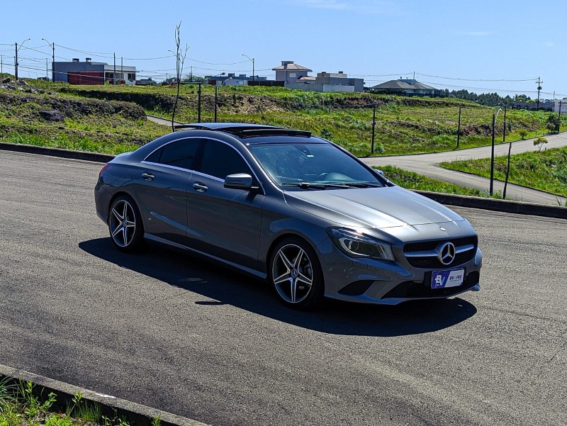 CLA 200 1.6 URBAN 16V FLEX 4P AUTOMÁTICO