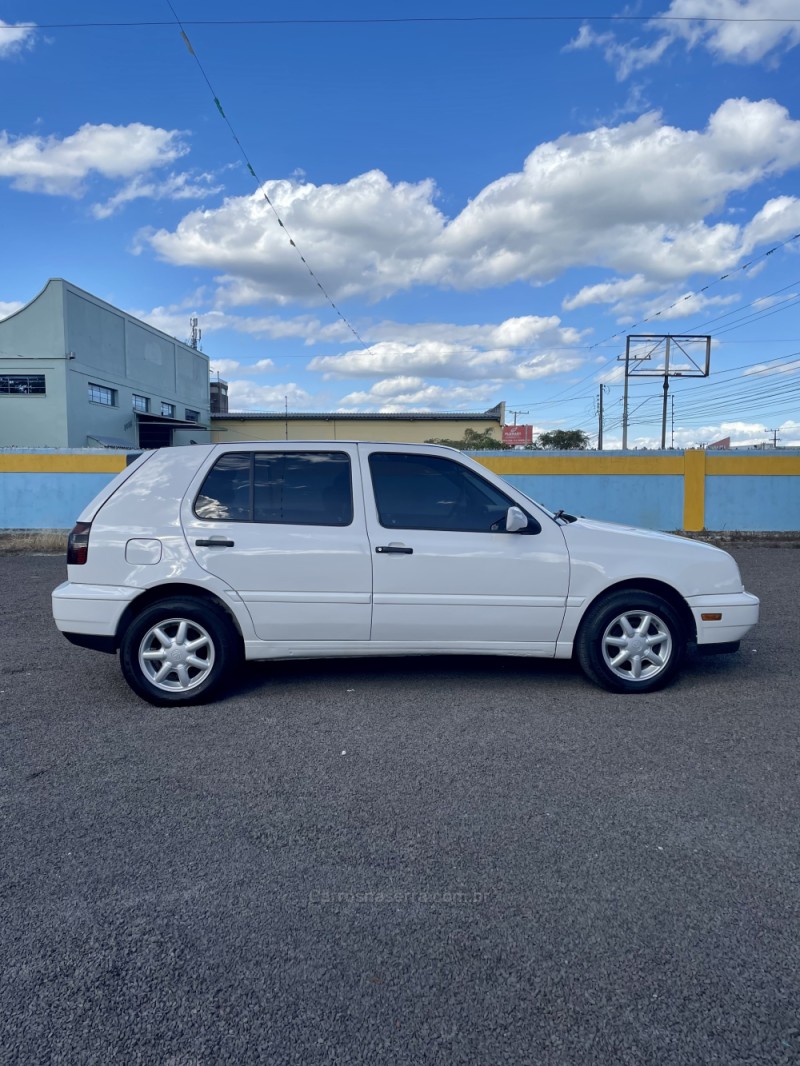 GOLF 2.0 MI 8V FLEX 4P MANUAL - 1998 - SAPIRANGA