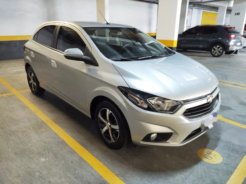 hatches CHEVROLET ONIX 2017 Usados e Novos - Grande Porto Alegre, RS