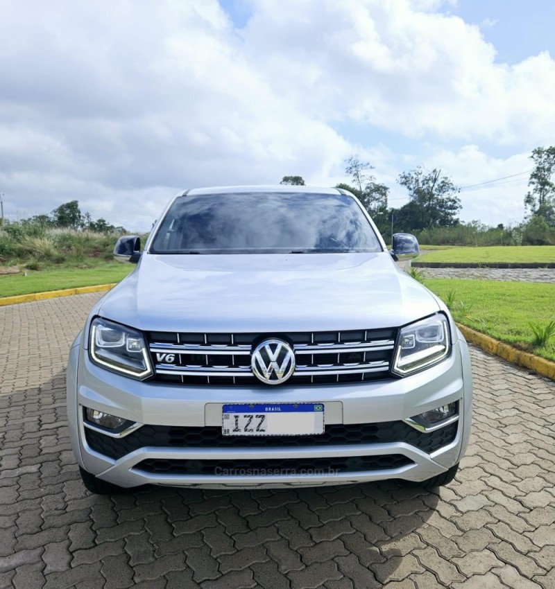 AMAROK 3.0 V6 TDI HIGHLINE CD DIESEL 4MOTION AUTOMÁTICO - 2020 - LAJEADO