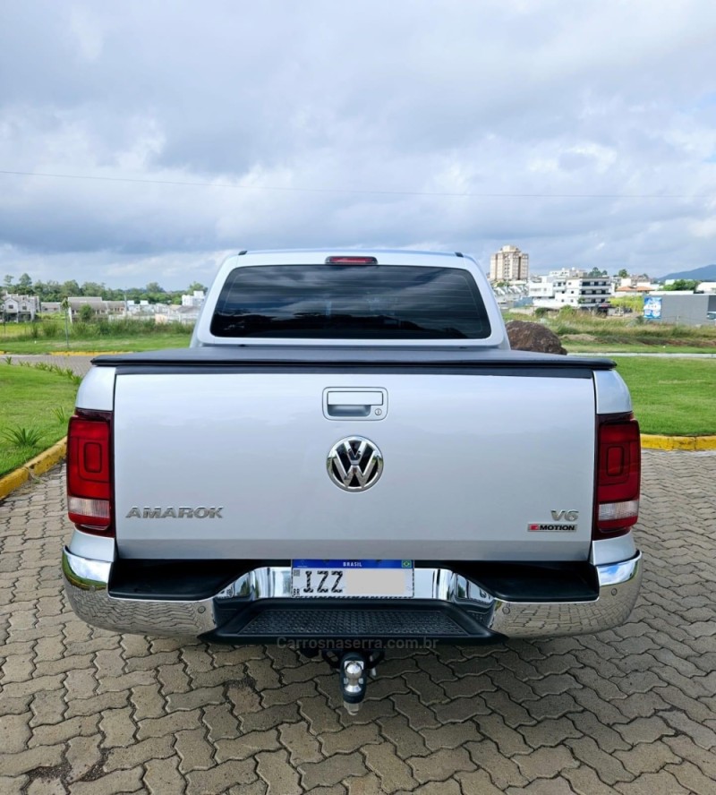 AMAROK 3.0 V6 TDI HIGHLINE CD DIESEL 4MOTION AUTOMÁTICO - 2020 - LAJEADO